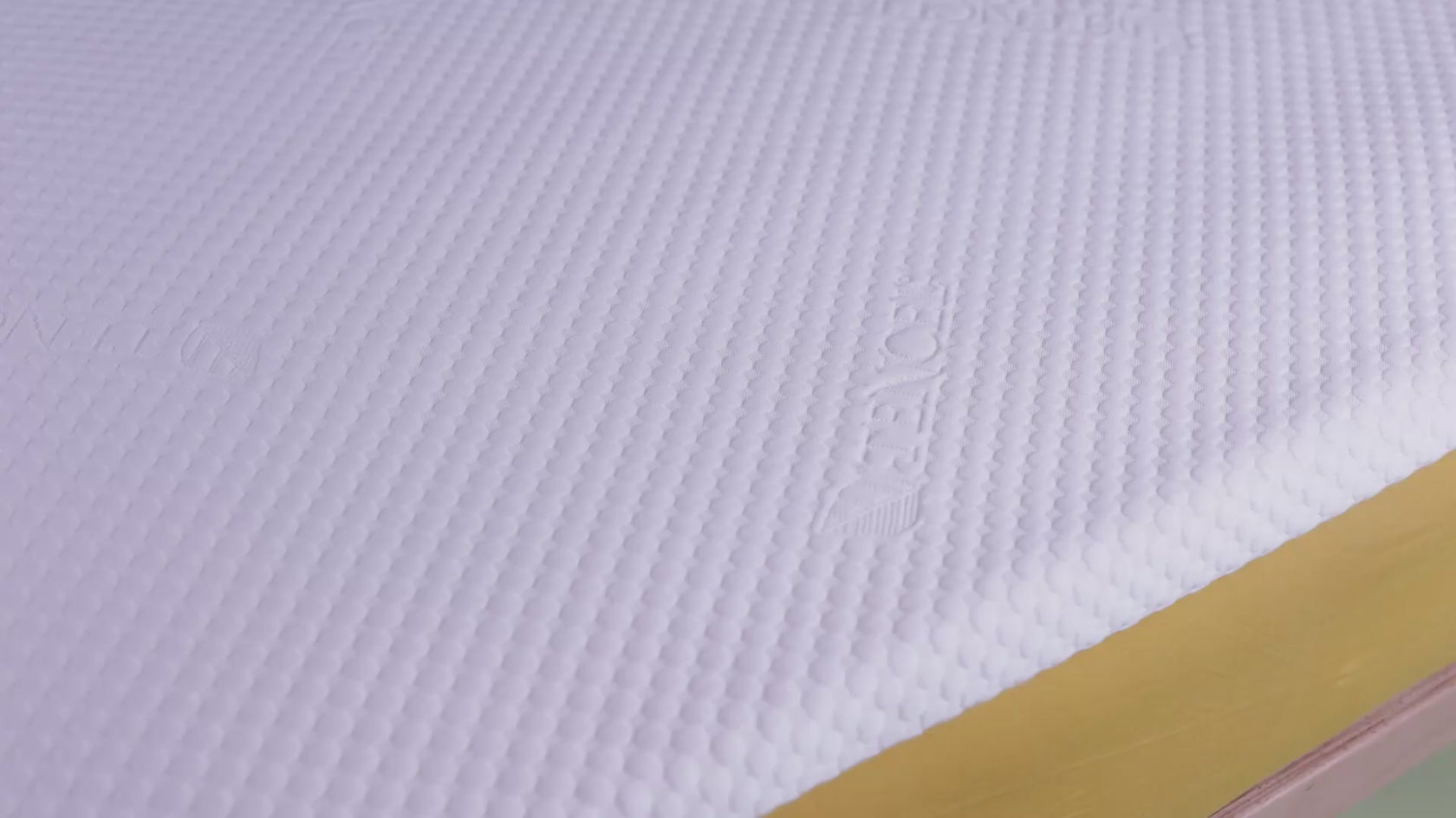Video provided by Shopify App SwipeUp
